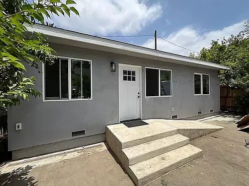3rd image of 84 Pinecrest Dr #1/2
