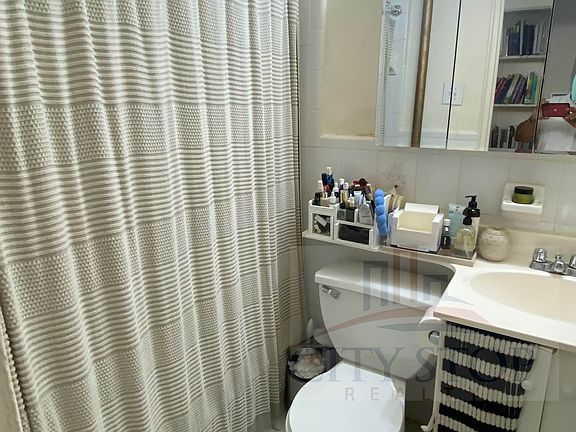 4th image of 203 W 85th St APT 33