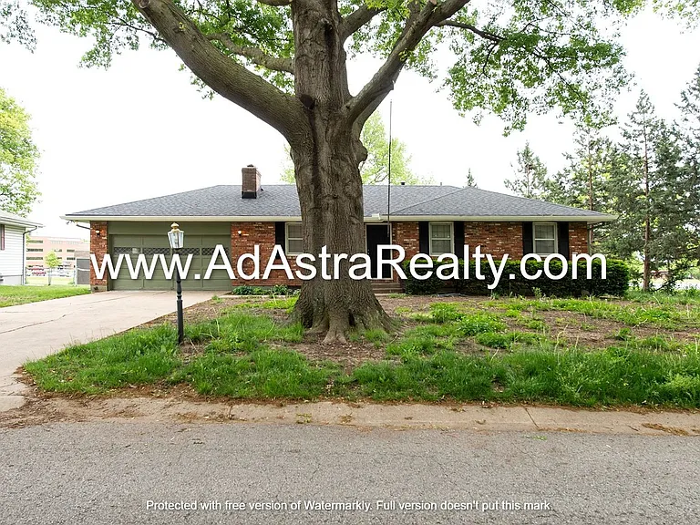 718 NW 5th St — Photo 8