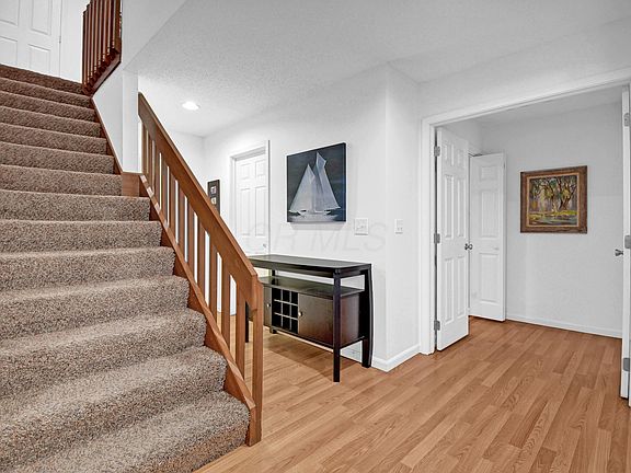 3rd image of 17 Brecon Cir
