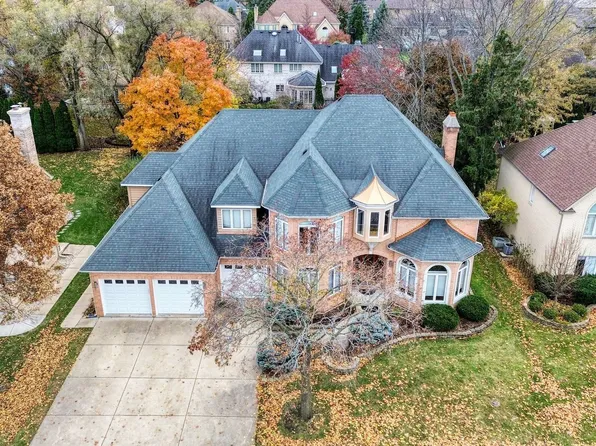 45 Founders Pointe Dr N, Bloomingdale, IL 60108