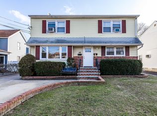 107 Rose St, Farmingdale, NY 11735
