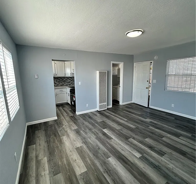 6517 1/2 Avalon Blvd #4