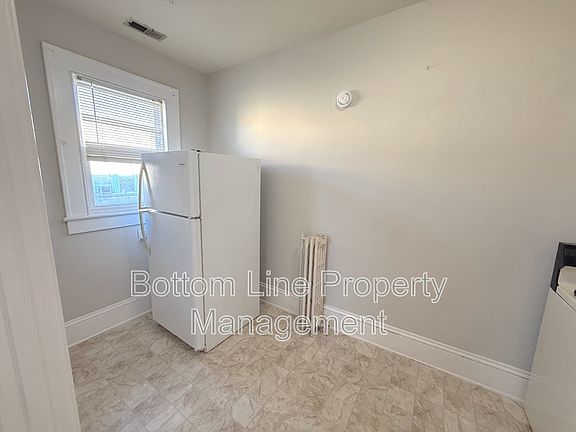 4th image of 2108 E 7th St APT 8