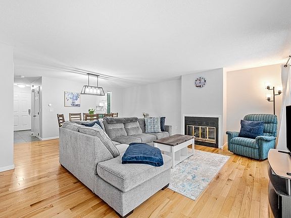 2nd image of 89 Laurelwood Dr