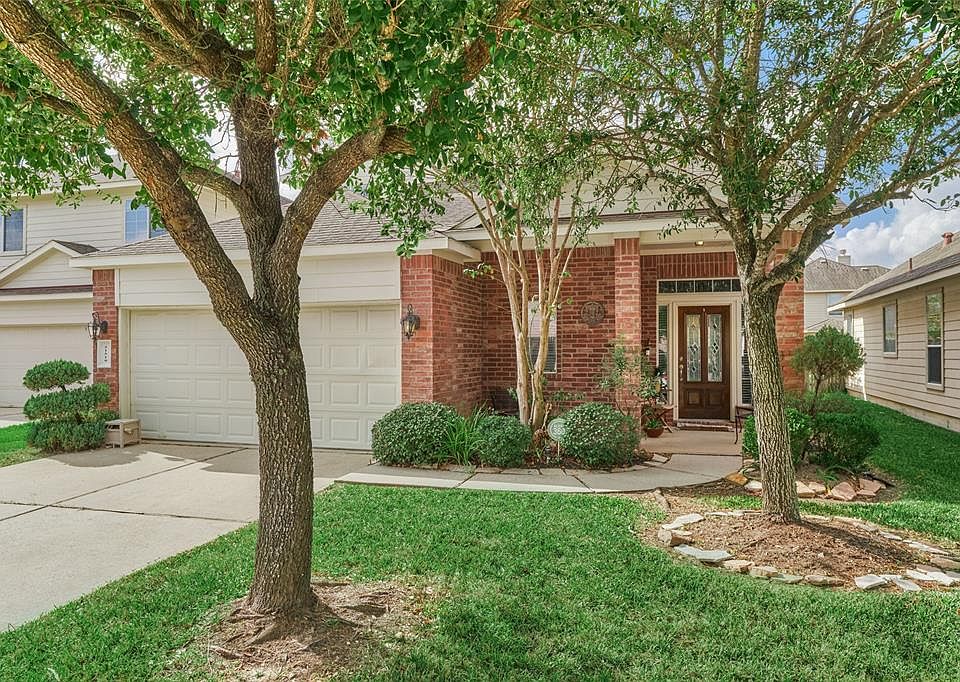 Presenting 21519 Falvel Sunrise Court in Spring, Texas.