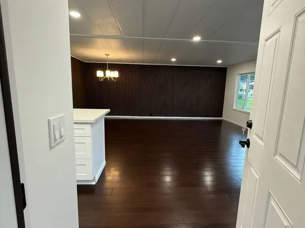 11594 SW Royal Villa Dr Space 40, Portland, OR 97224