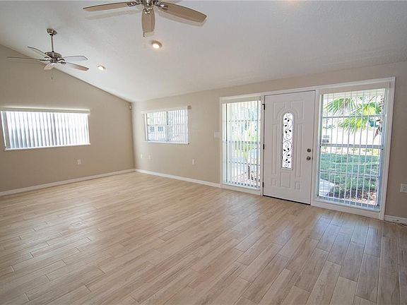 5th image of 2409 Bonneville Dr