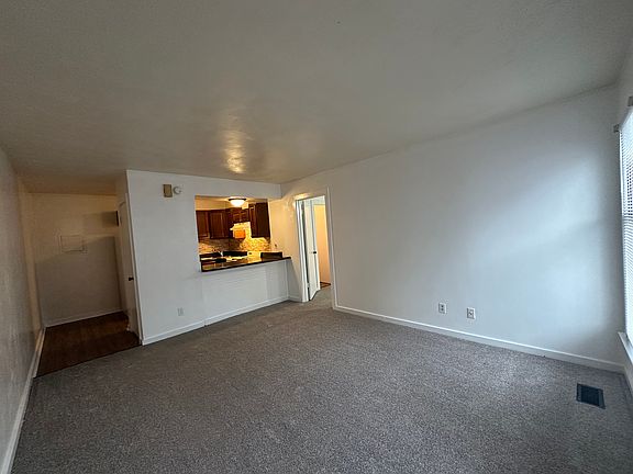 4th image of 320 Washington St APT C