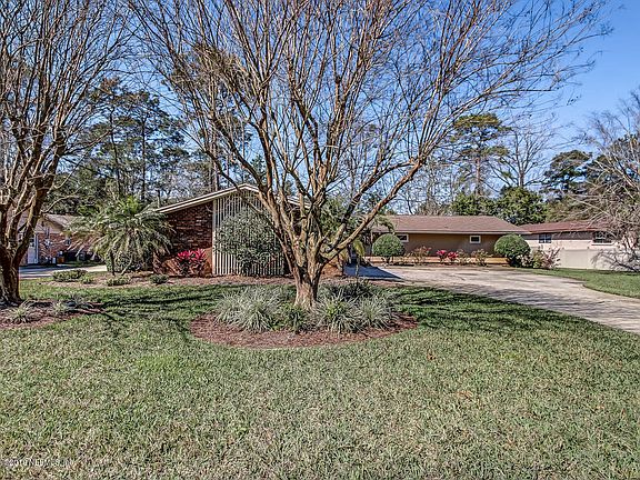 3rd image of 8356 Royalwood Dr