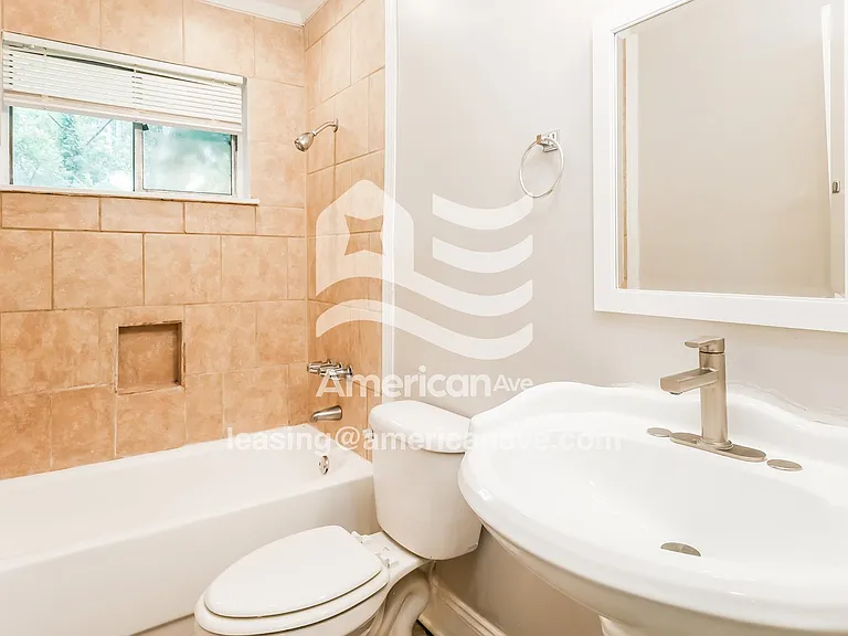 474885_009_main_bathroom_10.jpg