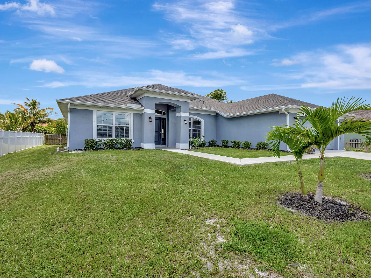 4 bed, 3.0 bath, 2281 sqft, $3,300 — Photo 2
