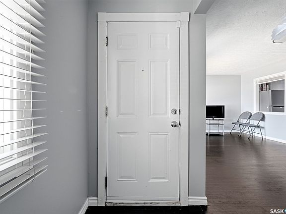 3rd image of 1321 Victoria Avenue