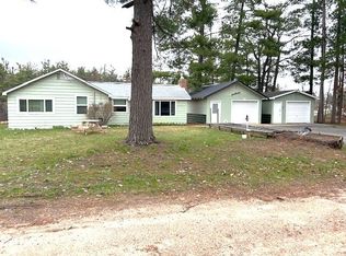 6308 E Dorothy Ave, Indian River, MI 49749