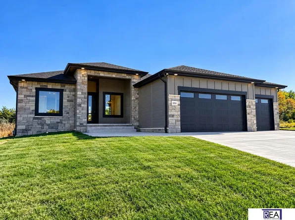 12511 S 87th Ave, Papillion, NE 68046