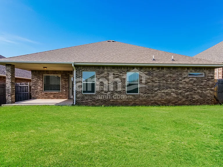 8009 NW 159th St — Photo 16