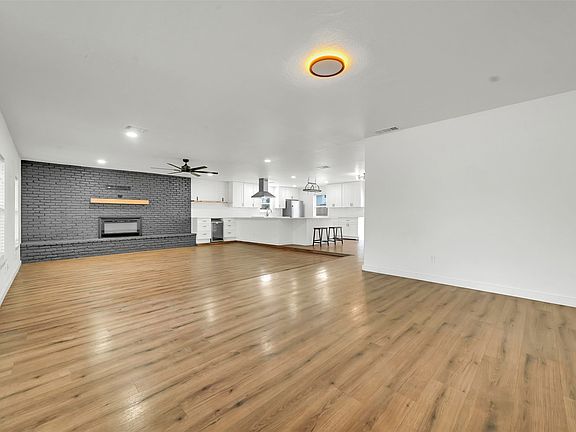 3rd image of 2828 Bamboo St