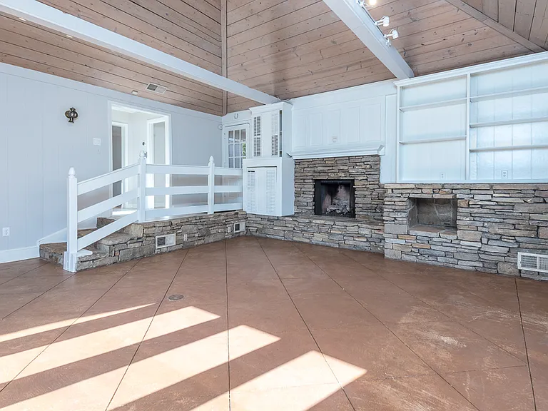 500 Colonial Rd — Photo 3
