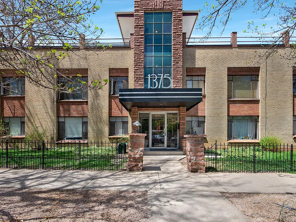 1375 N Williams St #207