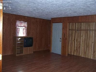 3rd image of 127 Tomb St