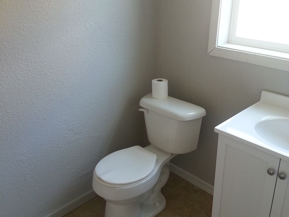 2nd image of 341 S Old Pacific Hwy APT 2
