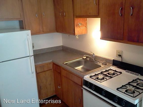 4th image of 1935 N Oakland Ave APT 02