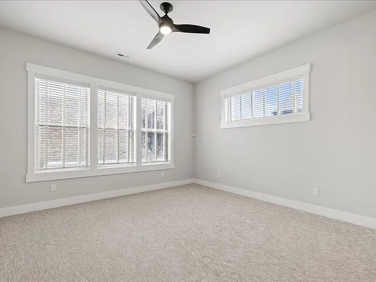 2319 Skyview Loop — Photo 10