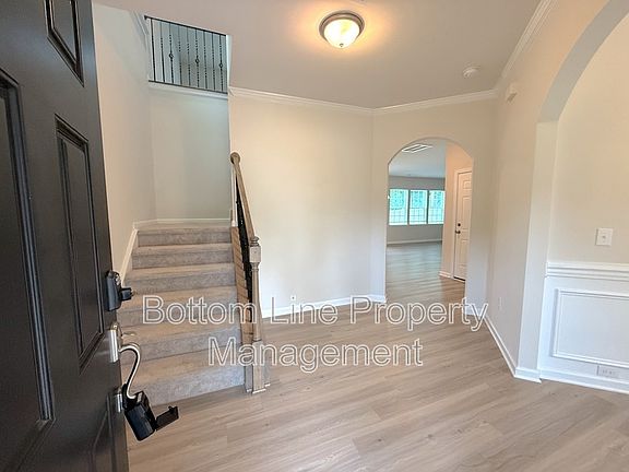3rd image of 729 Willshire Falls Dr