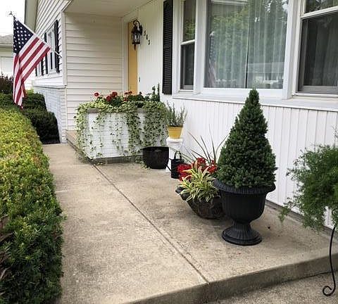 3rd image of 302 Knollwood Ct NE