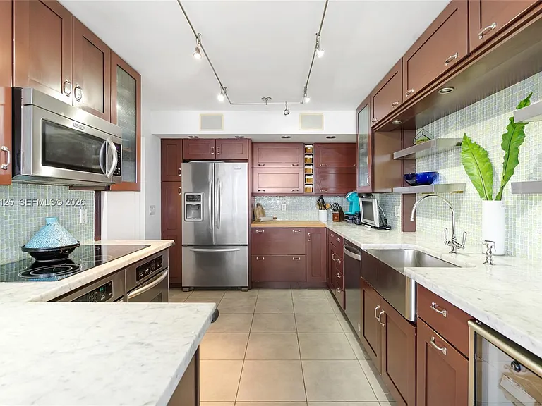 600 NE 36th St #2 — Photo 18