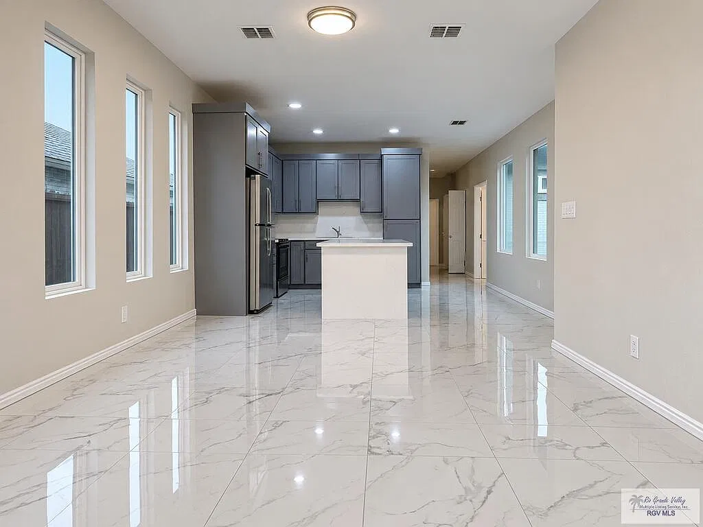 3 bed, 2.5 bath, 1224 sqft, $1,700 — Photo 3