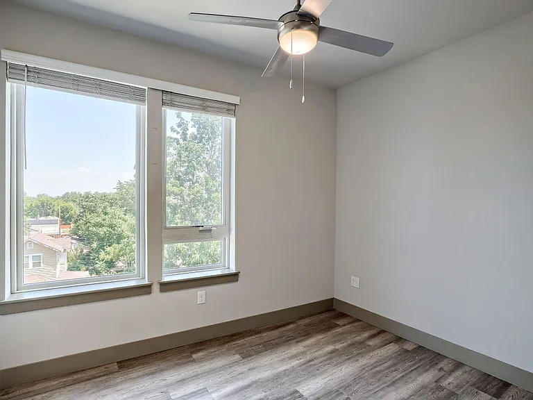 4923 King St — Photo 114