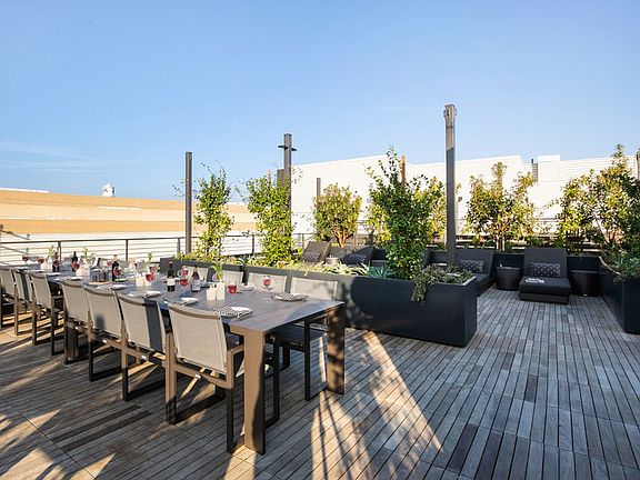 4th image of 5570 Melrose Ave #401