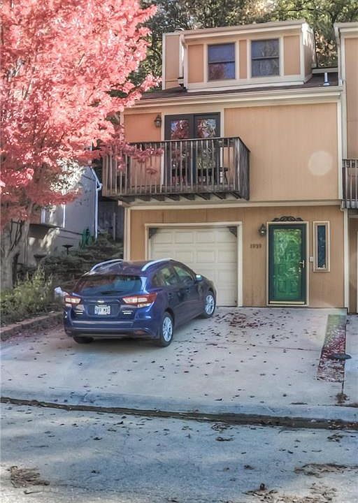 1st image of 1939 W Lawrence Ct