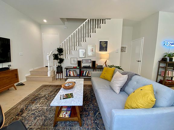 4th image of 818 N Alfred St #3