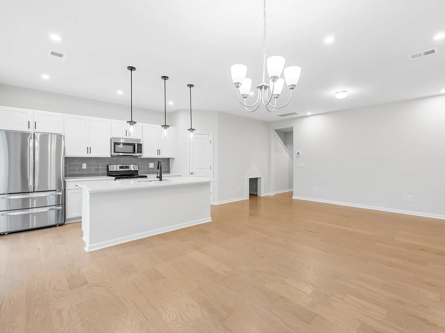 3 bed, 2.5 bath, 1625 sqft, $1,995 — Photo 4
