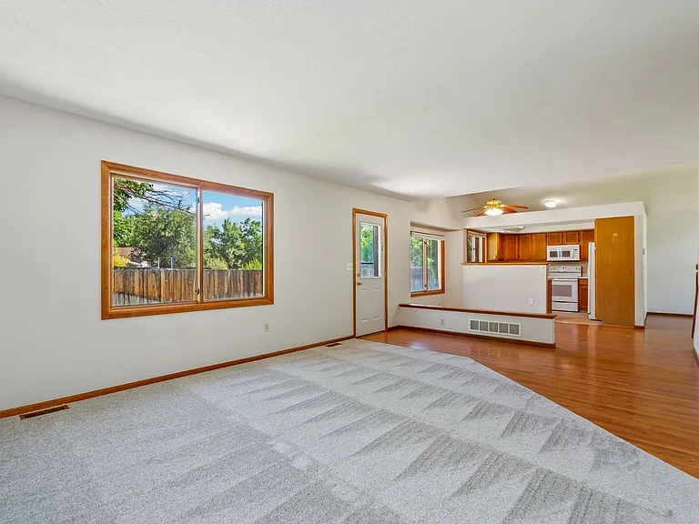 718 Justice Dr — Photo 7