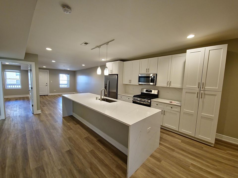 1st image of 1156 W Grand Ave #3