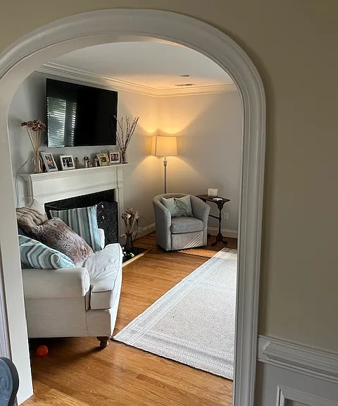 view into LR with arched doorways