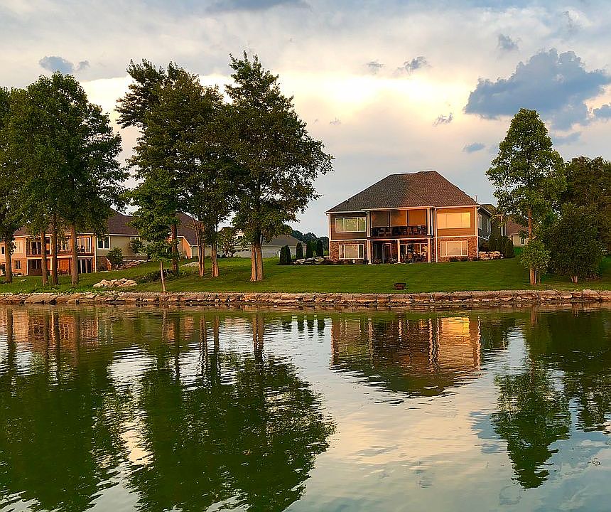 1st image of 12 Shores Dr