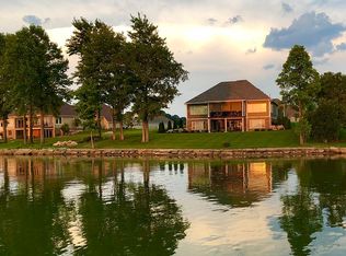 12 Shores Dr, Poland, OH