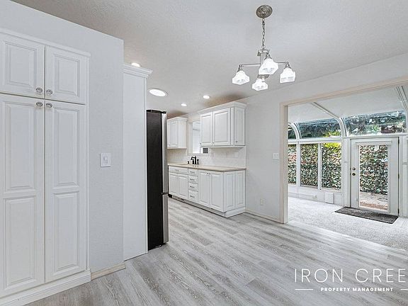 4th image of 8286 Willowdale Dr