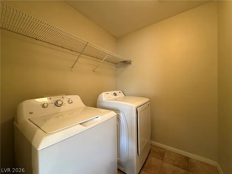 8323 Rygate Ave — Photo 17