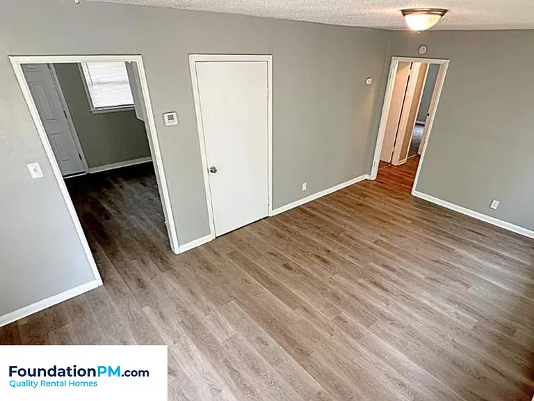 3276 Ashland St — Photo 5