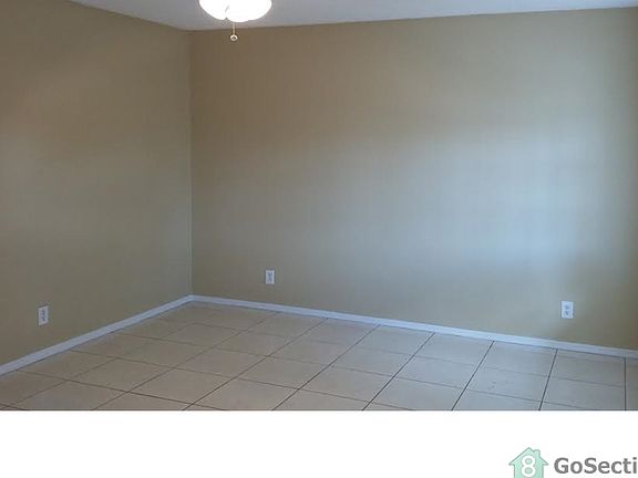 2nd image of 4752 Chariot Cir