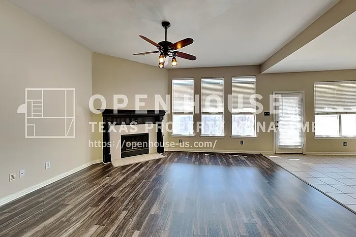 4 bed, 2.5 bath, 2510 sqft, $2,790 — Photo 3