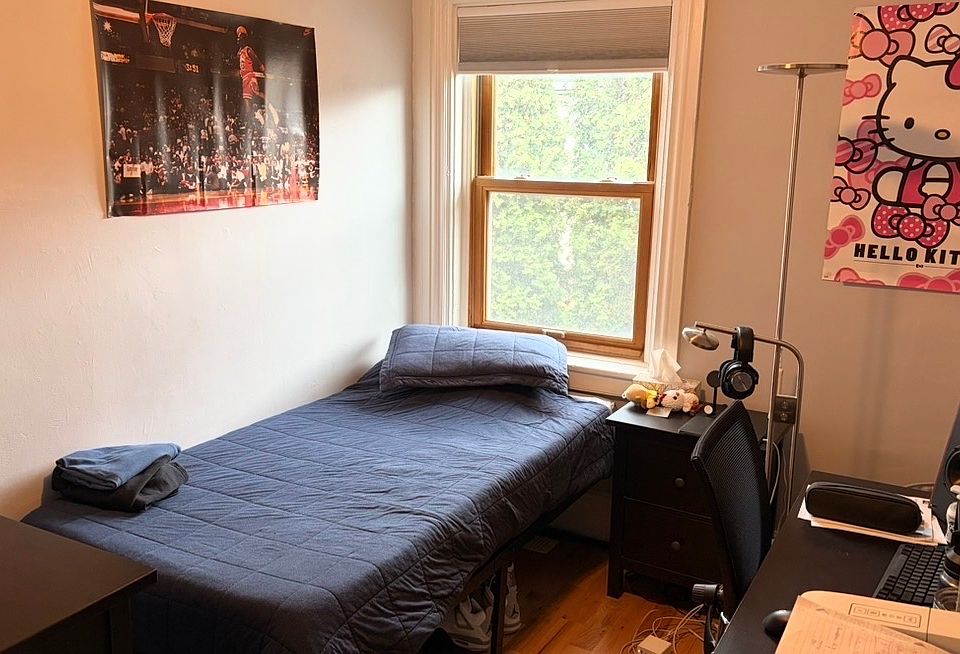 1st image of 379 Earl St
