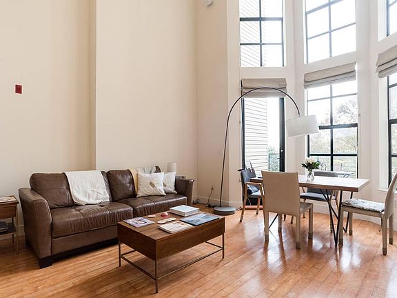 3rd image of 1826 Eddy St Unit 103