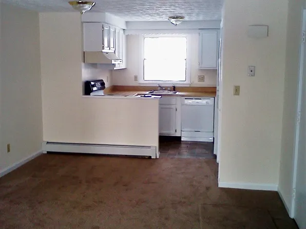 23 Glenwood Ave APT 16, Rochester, NH 03867