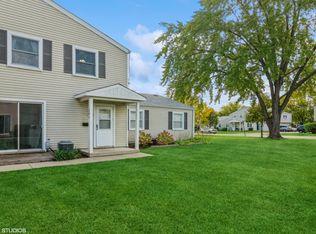329 David Ct UNIT B, Bartlett, IL 60103